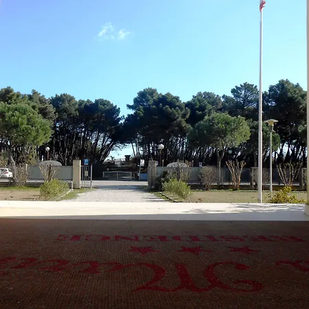 Marina Aparthotel 3*